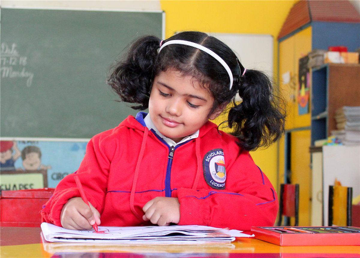 A student reading at Scholars' Home, best school in Gomti Nagar